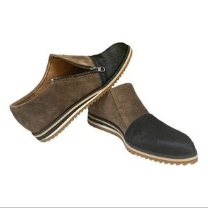Good looking All Black flat shoes in tan and black